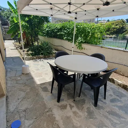 Villa Indipendente Con Giardino *