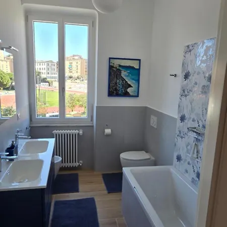 Indipendente Con Giardino 빌라 *