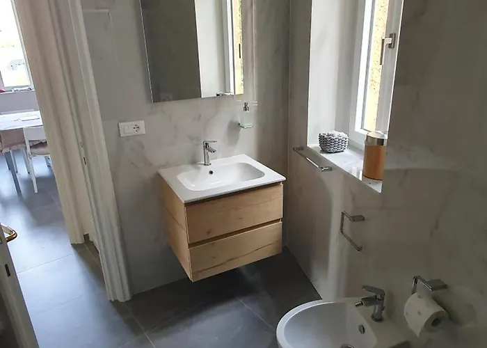 Villa Indipendente Con Giardino