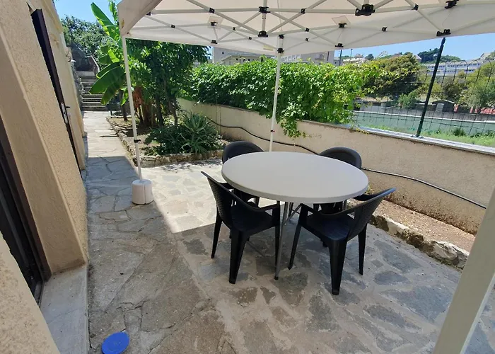 فيلة Indipendente Con Giardino *