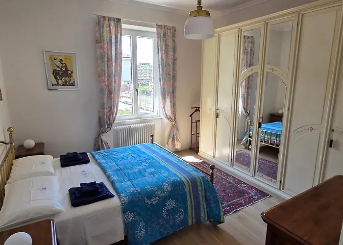 Indipendente Con Giardino فيلة