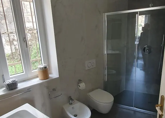 Indipendente Con Giardino Genova